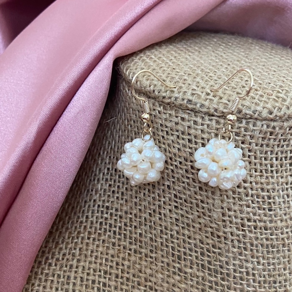 💕LAST ONE Pearls Bud Flower Earrings - Picture 4 of 5